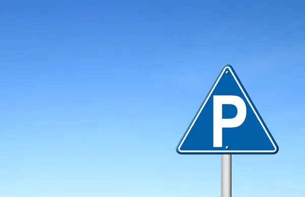 Знак парковки с голубым небом — стоковое фото