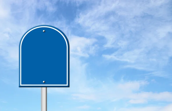 Signo en blanco azul con cielo azul —  Fotos de Stock