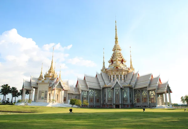 Gereja bergaya Thailand di provinsi Nakhonratchasima, Thailand — Stok Foto