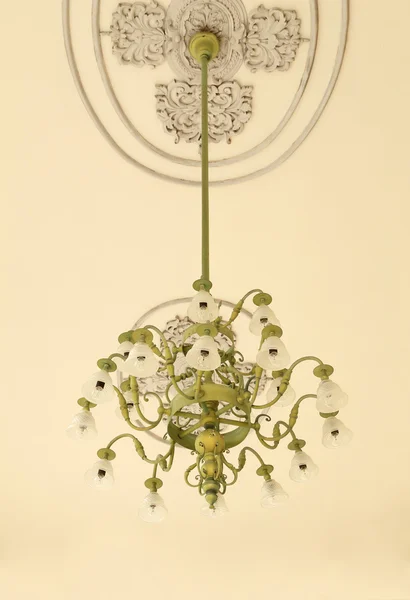 Bellissimo lampadario vintagel — Foto Stock