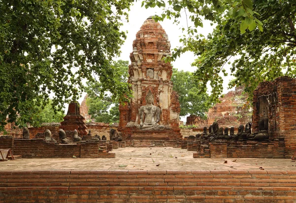 Древняя статуя Будды в храме Ват Махата, Таиланд — стоковое фото