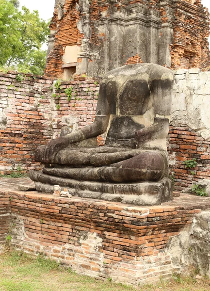 Skada Buddha Staty — Stockfoto