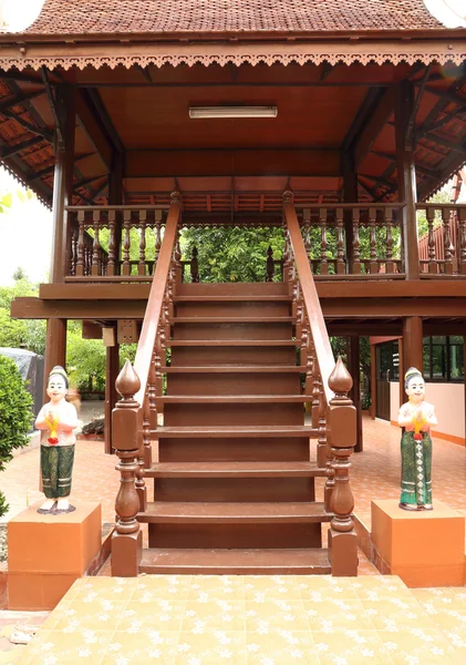 Escadas de madeira clássico — Fotografia de Stock