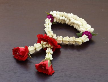 Yasemin çiçek çelenk