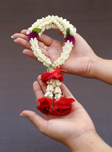 Garland of jasmine flower on hand — Stock Photo, Image