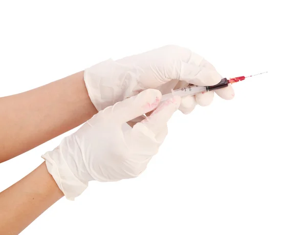 Jeringa con sangre en la mano sobre fondo blanco — Foto de Stock