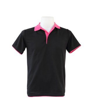 beyaz zemin üzerine mankenin erkek gömlek şablonu