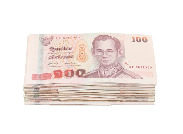 Stos banknotów stu typu tajski na białym tle — Zdjęcie stockowe
