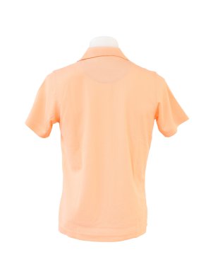 beyaz zemin üzerine mankenin erkek gömlek şablonu