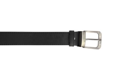 Beyaz arkaplanda siyah deri kemer izole edildi