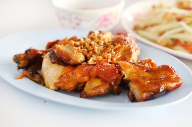 Kavurma Tavuk ve baharatlı papaya salatası