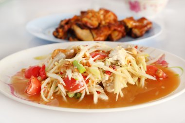 Baharatlı papaya salatası ve Kavurma Tavuk