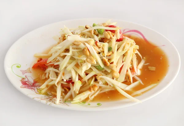 Ensalada de papaya sobre mesa blanca — Foto de Stock