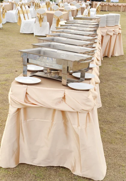 Пустые лотки "шведский стол" — стоковое фото