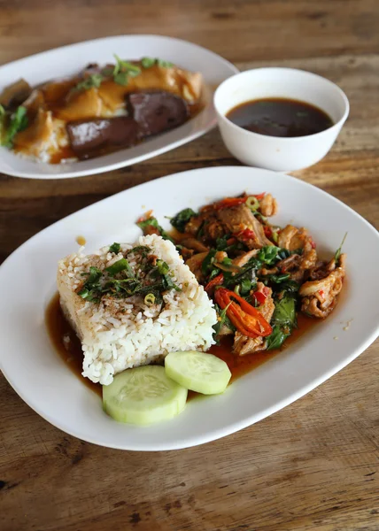 Porco frito com base doce e arroz branco jasmim pegajoso — Fotografia de Stock
