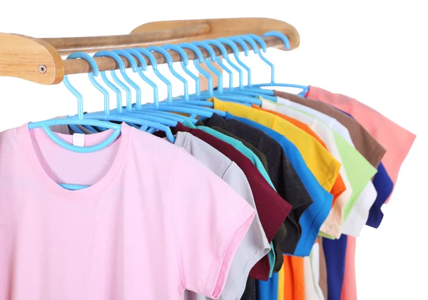 T-shirts opknoping op hangers — Stockfoto