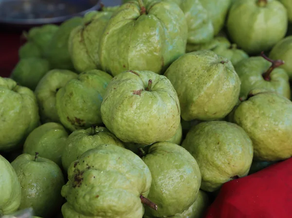 Guaves in de markt — Stockfoto