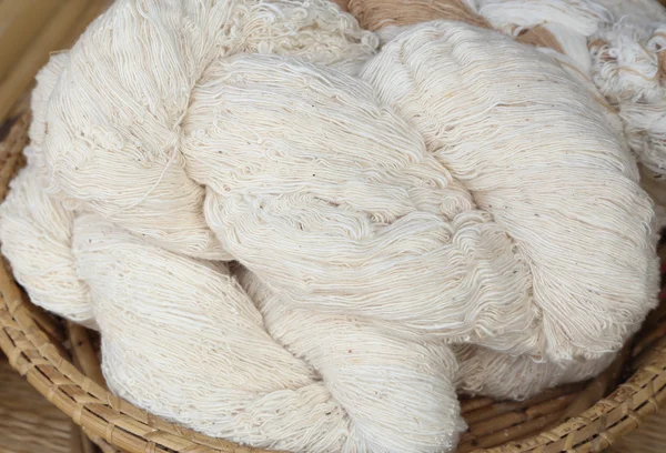 Roher thailändischer Baumwollfaden — Stockfoto