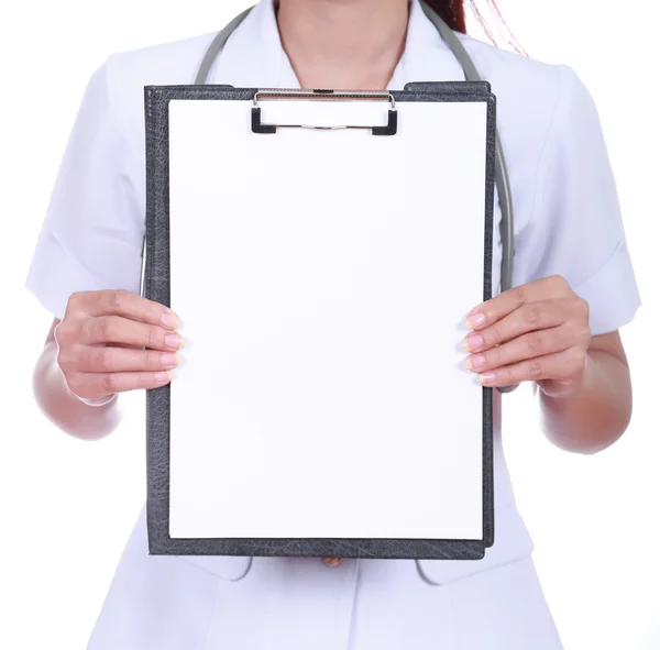 Close-up nurse  holding a blank clipboard — Stock Photo, Image