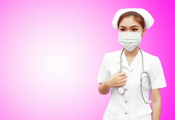 Kvinnlig sjuksköterska med stetoskop — Stockfoto