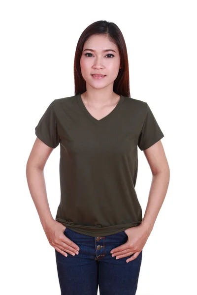 Молодая красивая женщина в пустой футболке — стоковое фото