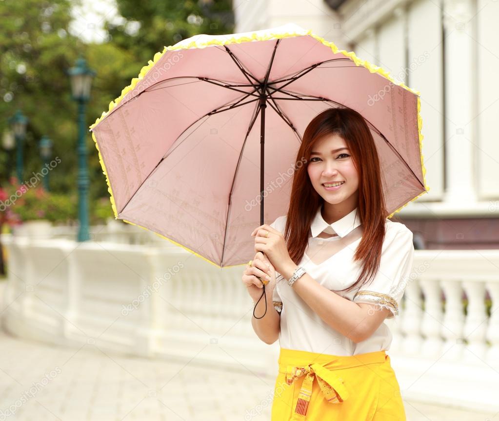 Thai girl dressing and umbrella with traditional style — Stock Photo