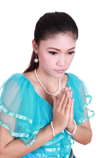 Kvinnan bär typiska thailändska klänning betala respekt — Stockfoto