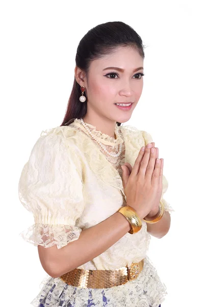 Donna che indossa tipico abito thai rendere rispetto — Foto Stock