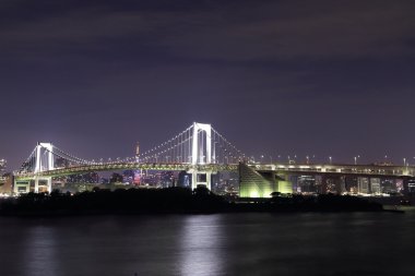 Tokyo Gökkuşağı Köprüsü, gece