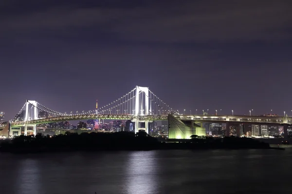 Tokyo-Regenbogenbrücke bei Nacht — Stockfoto