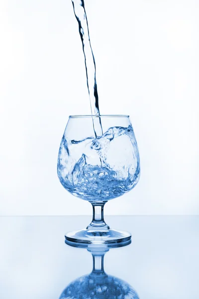 Wijnglas met water — Stockfoto