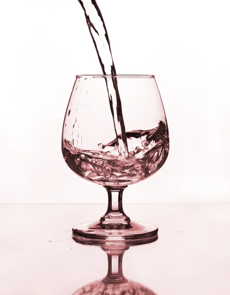 Copa de vino con agua — Foto de Stock