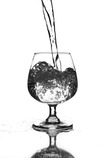 Verre à vin avec eau — Photo