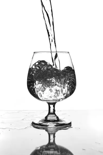 Verre à vin avec eau — Photo