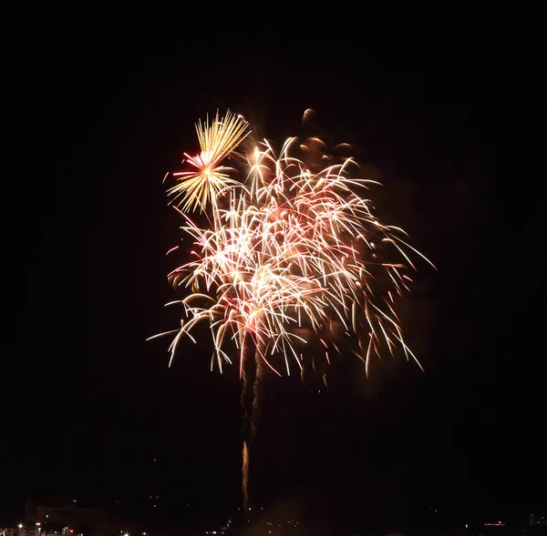 Feuerwerk über dem Himmel — Stockfoto