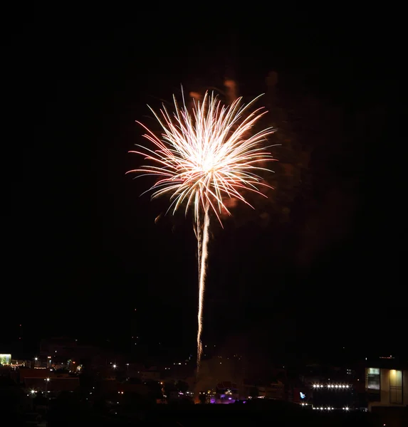 Vuurwerk over hemel — Stockfoto