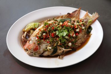 Limonlu buğulama levrek