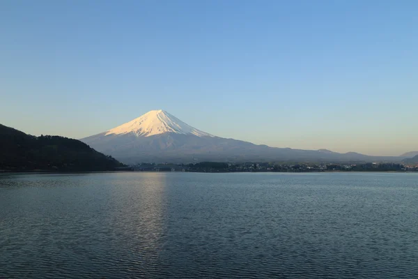 Mount fuji, vy från sjön kawaguchiko — Stockfoto