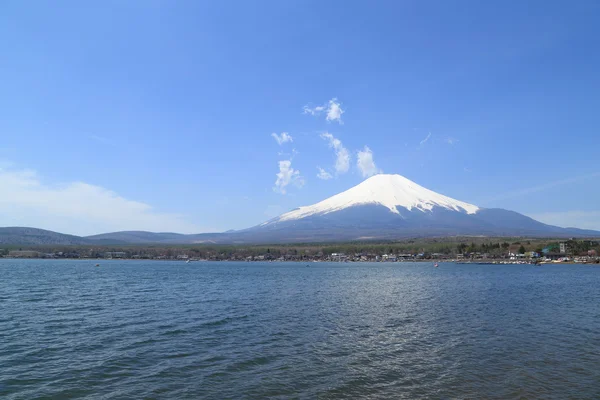 MT.Fuji på sjön yamanaka, japan — Stockfoto