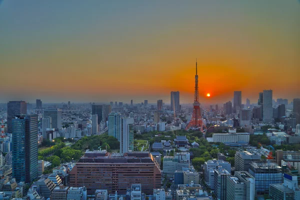 日没時の東京の街並のトップ ビュー — ストック写真