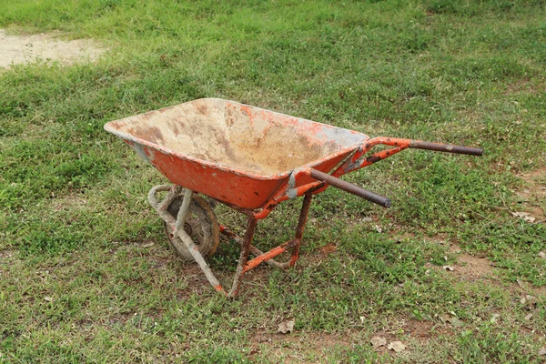 Oude kruiwagen — Stockfoto