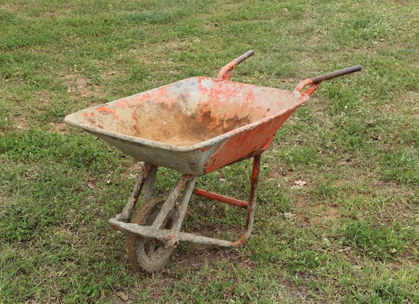 Gammal skottkärra — Stockfoto