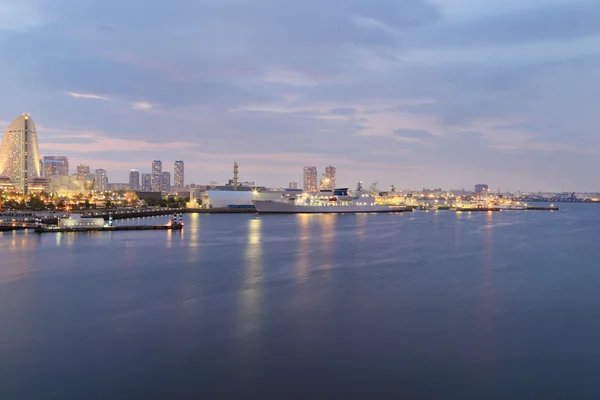 Vista da baía de marina à noite na cidade de Yokohama — Fotografia de Stock