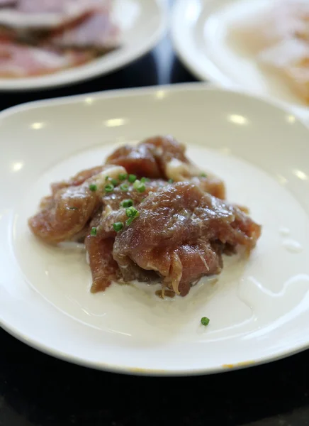 Pişmemiş domuz baharatlı sos ile — Stok fotoğraf
