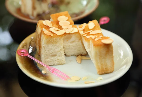 Brot mit Honig und Butter — Stockfoto