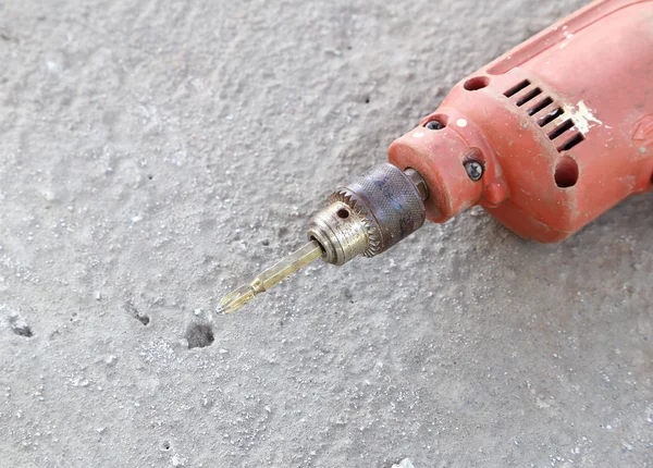 Alter Bohrer mit Beton — Stockfoto