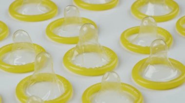 Döndürme prezervatifini kapat