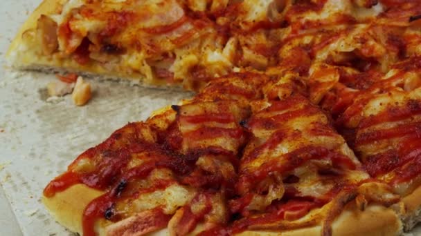 Närbild Pizza Roterande Låda — Stockvideo