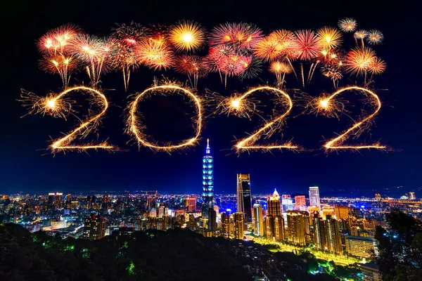 2022年 台湾欢庆新年烟花在台北城市上空燃放 — 图库照片