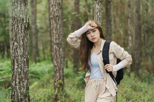 Tired Woman Carrying Backpack Travel Walking Forest — Stock Photo, Image